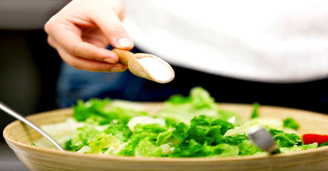 Người bị suy thận cần hạn chế sử dụng muối