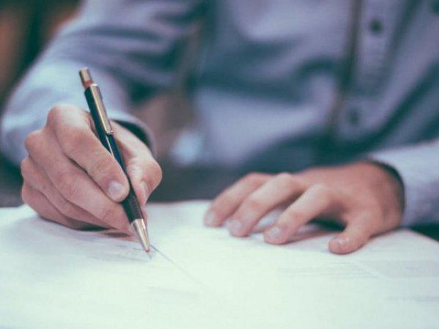 Kinh doanh - Thủ tục sang tên Sổ đỏ từ bố mẹ sang con thực hiện như thế nào?