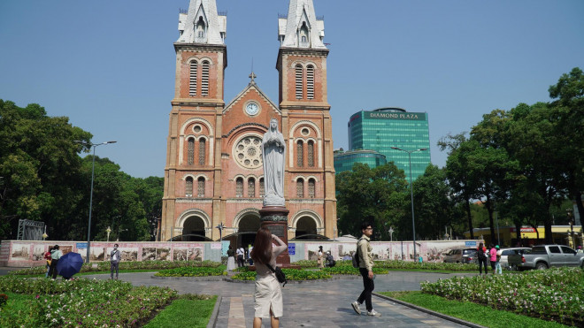 Phía trước nhà thờ Đức Bà, quận 1, TP HCM