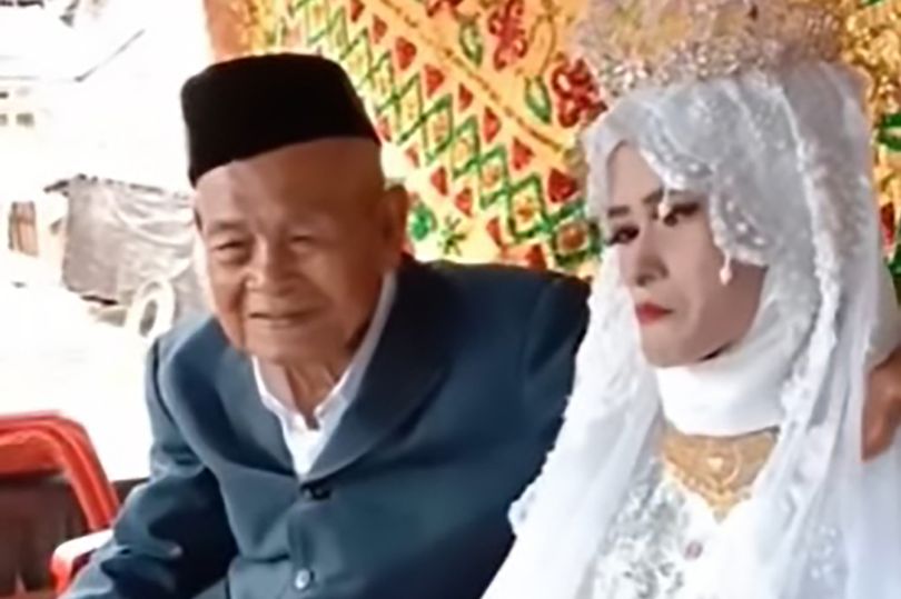 Cụ ông Katte và cô Indo Alang trong đám cưới.