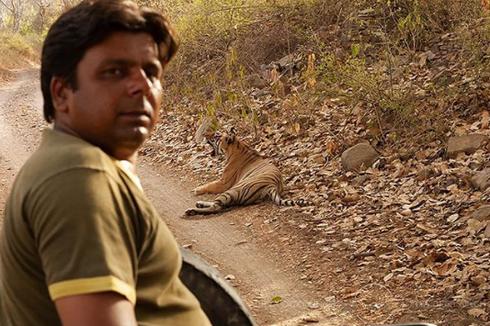 Aditya Singh chụp ảnh cùng hổ