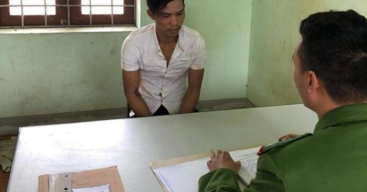 Pháp luật - Nam thanh niên đi ôtô cầm dao, trấn lột tiền nhiều tài xế xe tải giữa đường