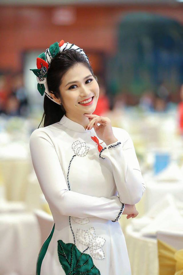 Phong cách thời trang đời thường của BTV Minh Trang - 1