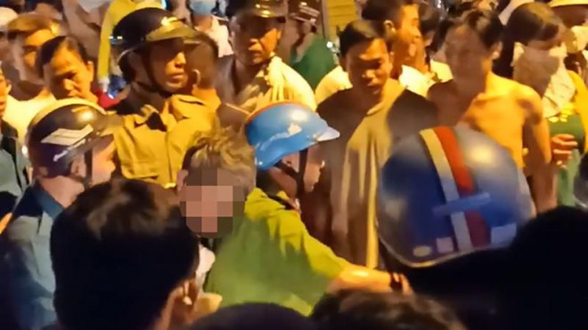 S. sau đó bị công an đưa về trụ sở để điều tra làm rõ. Ảnh MXH.