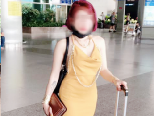 Cô gái sau khi không phải cách ly đã livestream khoe "thành tích"