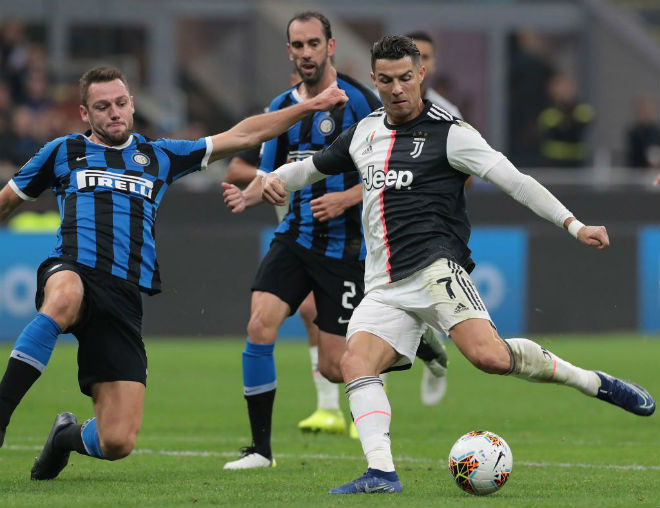 Ronaldo và Juventus bị hoãn trận đấu với Inter Milan và vừa bị Lazio chiếm lấy ngôi đầu bảng Serie A