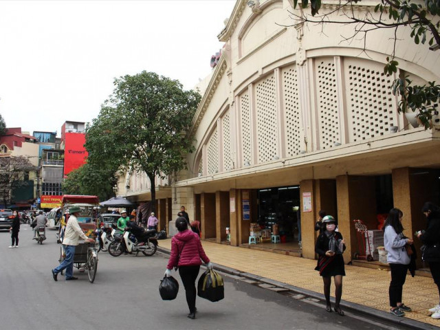 Thị trường - Tiêu dùng - Hàng trăm tiểu thương chợ Đồng Xuân xin miễn, giảm tiền thuê ki ốt vì dịch