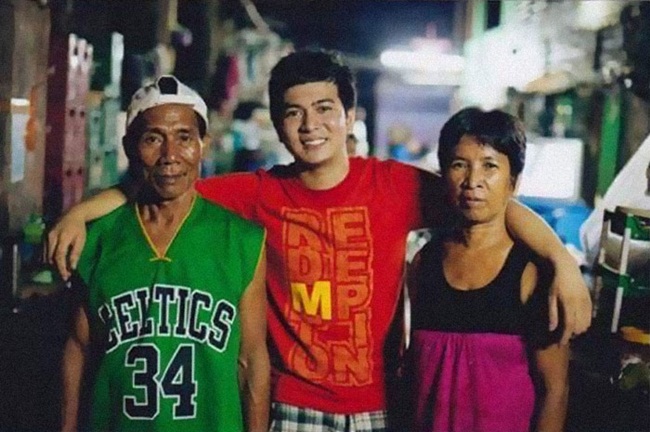Jayvee Lazaro Badile II được cặp vợ chồng Nanay và Tatay (sống ở Philippines) nhận nuôi từ khi còn nhỏ. Mặc dù, cặp vợ chồng này nghèo nhưng họ vẫn cố gắng để thay đổi cuộc sống của một đứa trẻ.