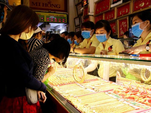 Kinh doanh - Thời Covid-19: Giá vàng tăng giảm "điên loạn", chọn kênh đầu tư nào an toàn?