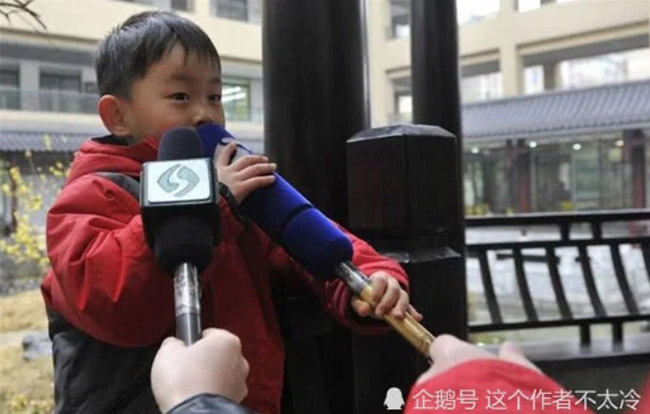 Cậu bé sinh non, bị bại não được bố huấn luyện trở thành người đạt 11 kỷ lục thế giới - 2