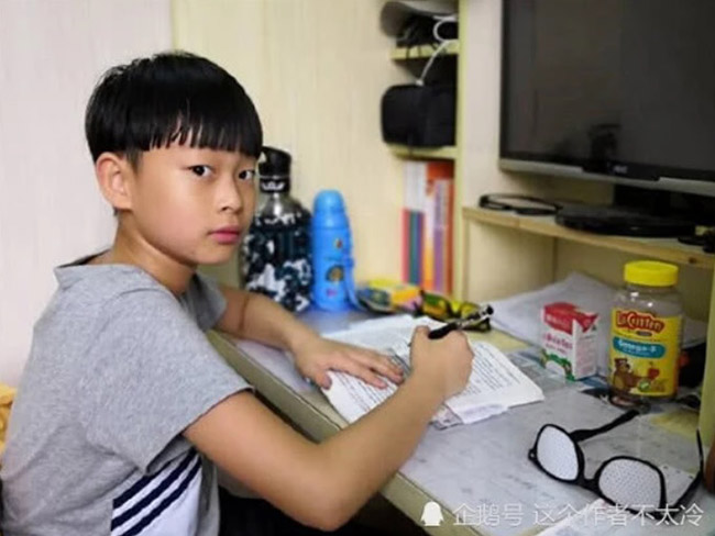 Cậu bé sinh non, bị bại não được bố huấn luyện trở thành người đạt 11 kỷ lục thế giới - 5