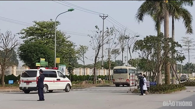 Đoàn 30 người trở về từ Vũ Hán được đưa về cách ly y tế tại BV Bệnh Nhiệt đới TƯ