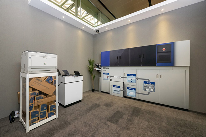 Mô hình mô phỏng hệ thống tái chế giấy không dùng nước Epson PaperLab.