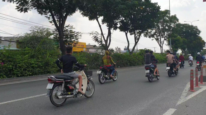 Camera "tóm gọn" nhiều thanh niên gây khiếp sợ trên Quốc lộ 1 - 1