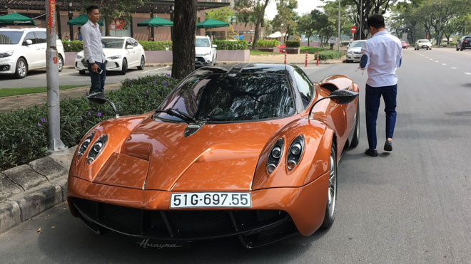 Siêu xe Pagani Huayra tại Việt Nam khoác lên mình lớp decal độc lạ - 12