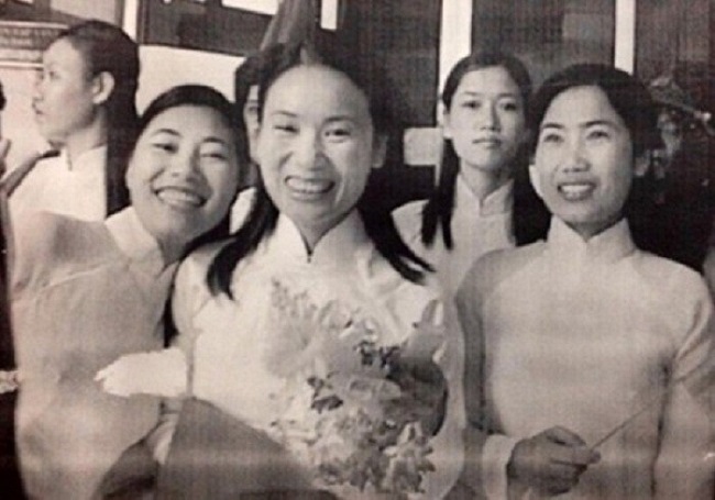 Thời còn trẻ, nhà báo Tạ Bích Loan sở hữu nụ cười rạng rỡ.