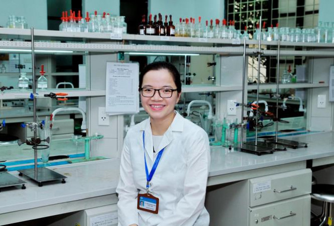 TS Trần Phương Thảo, Gương mặt trẻ Việt Nam triển vọng 2019 luôn theo đuổi con đường nghiên cứu và phát triển thuốc. ẢNH: NVCC