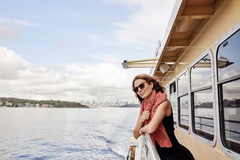 Top Icon tại Sydney - Cảm nhận làn gió mát lành lướt qua khuôn mặt khi chúng ta cùng đi tới bến phà Circular Quay trên con tàu Manly.