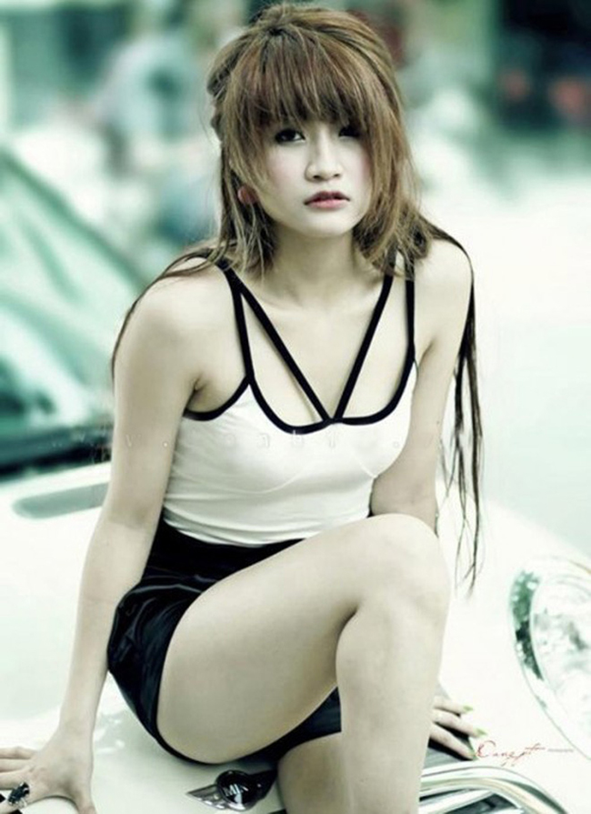Hot girl quyết định vào Nam lập nghiệp từ tháng 5/2014. Cô từng tâm sự về quãng thời gian đầu khi Nam tiến với lịch trình 7h sáng dậy, 4h chiều ăn bữa đầu tiên, 3h sáng mới ngủ để... &#34;không khóc ở Sài Gòn&#34;.