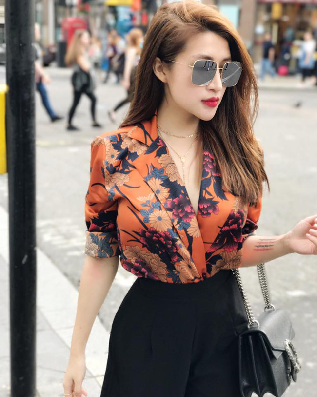 Tuy không hoạt động showbiz nhưng người đẹp vẫn giữ được phong cách sành điệu.