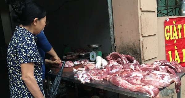 Giá thịt lợn tăng từ 10.000đ-20.000đ/kg, các tiểu thương chỉ lác đác bán giữ khách.