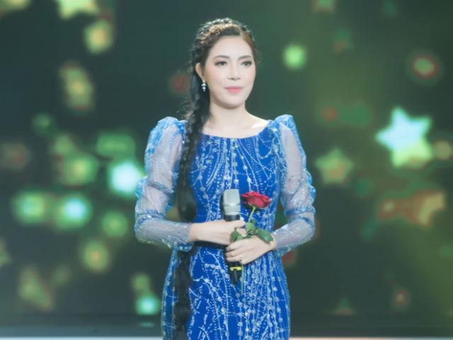 Giải trí - Hoảng sợ trước những cám dỗ của showbiz, nữ ca sĩ nghỉ hát, chạy trốn sang Mỹ