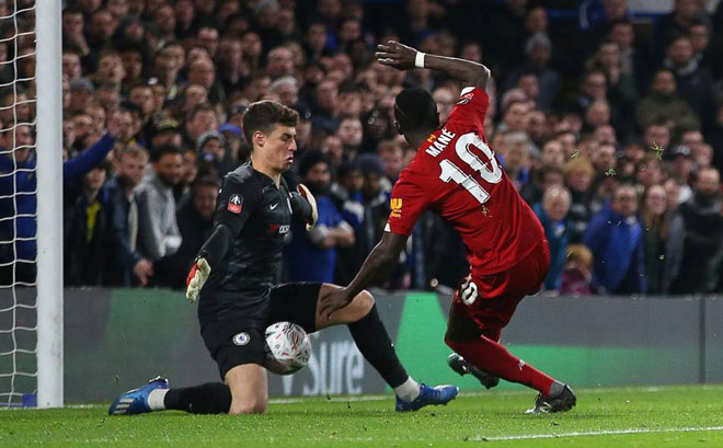 Kepa hóa "tường thành" trước Liverpool