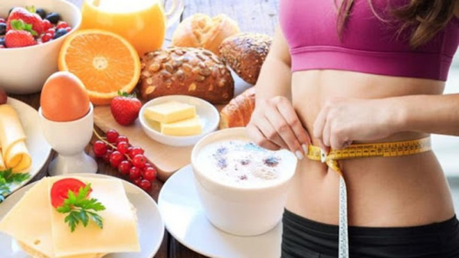 Tập thể dục trong nhiều giờ, chế độ ăn ít chất béo, bỏ bữa sáng… là những cách giảm cân không lành mạnh. Ảnh minh họa