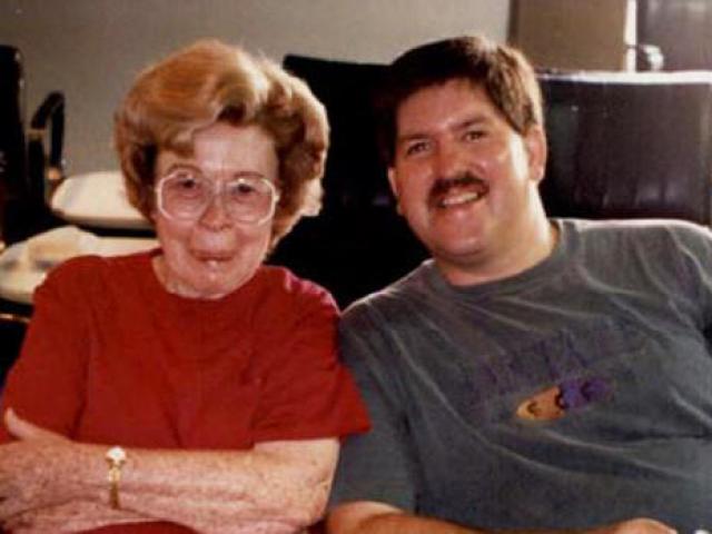 Tặng 10 triệu USD cho "phi công trẻ", cụ bà vẫn bị sát hại, giấu xác trong tủ đông