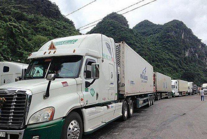 Số liệu từ Bộ Công thương cho thấy, vẫn còn tồn gần 700 xe container tại các cửa khẩu với Trung Quốc, chủ yếu là hàng nông sản.