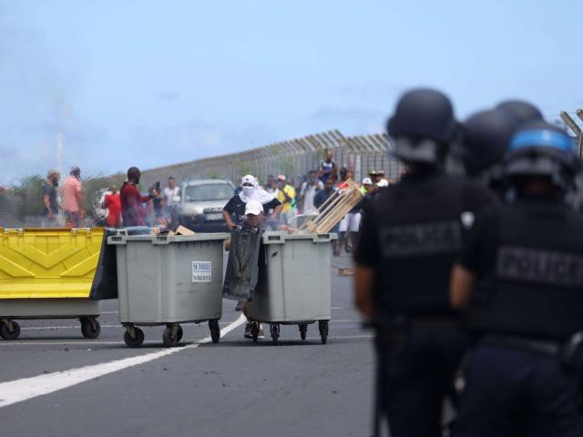 Thế giới - Covid-19: Du thuyền 2.000 khách bị dân hòn đảo thuộc Pháp biểu tình xua đuổi