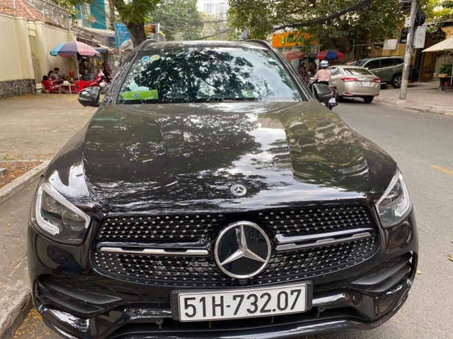 Mercedes GLC 300 2020 &#34;đi lướt&#34; rao bán lỗ 400 triệu đồng - 1