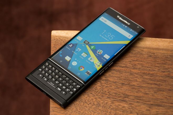 Bạn có còn nhớ những chiếc điện thoại BlackBerry nổi tiếng này? - 1