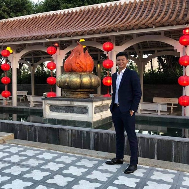 Những hình ảnh hiếm hoi về con trai danh thủ Huỳnh Đức khiến nhiều cô gái &#34;loạn nhịp&#34;.