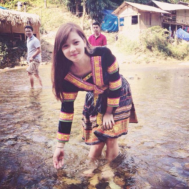 Lê Thu Hương (sinh năm 1993) được biết đến với biệt danh "hot girl dân tộc" khi đăng tải bức hình diện trang phục của người Mông, vui đùa bên bờ suối trong chuyến du lịch Sapa (Lào Cai) năm 2015.