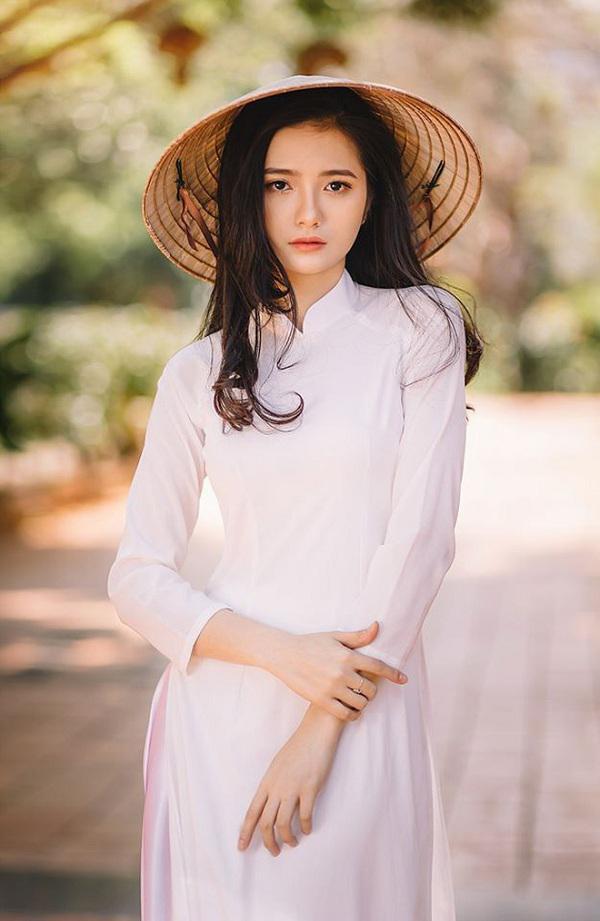 Dân mạng "mệt tim" với loạt ảnh áo dài trắng của nữ sinh Dược: Crush quốc dân là đây chứ đâu - 3