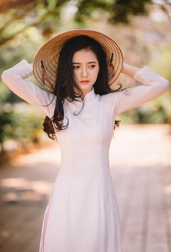 Dân mạng "mệt tim" với loạt ảnh áo dài trắng của nữ sinh Dược: Crush quốc dân là đây chứ đâu - 4