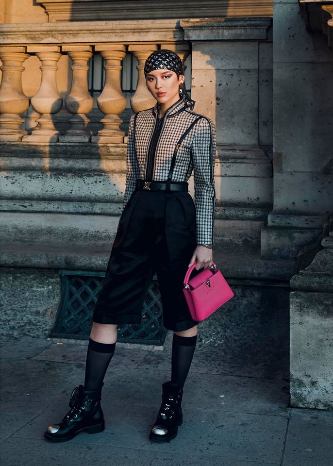Khánh Linh cá tính tại Paris Fashion Week 2020.