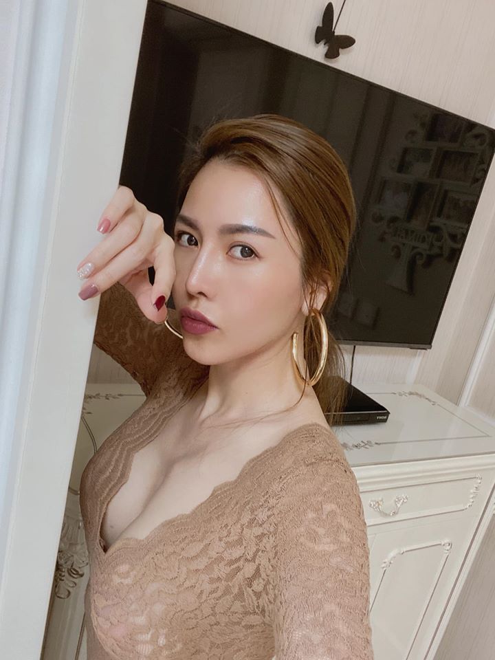 "Tình cũ Trường Giang" tung ảnh nude táo bạo khiến trai trẻ không rời mắt - 2