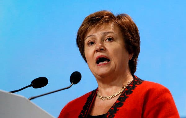 Giám đốc điều hành IMF Kristalina Georgieva công bố gói viện trợ 50 tỷ USD để phòng dịch Covid-19 (Ảnh: New York Times)