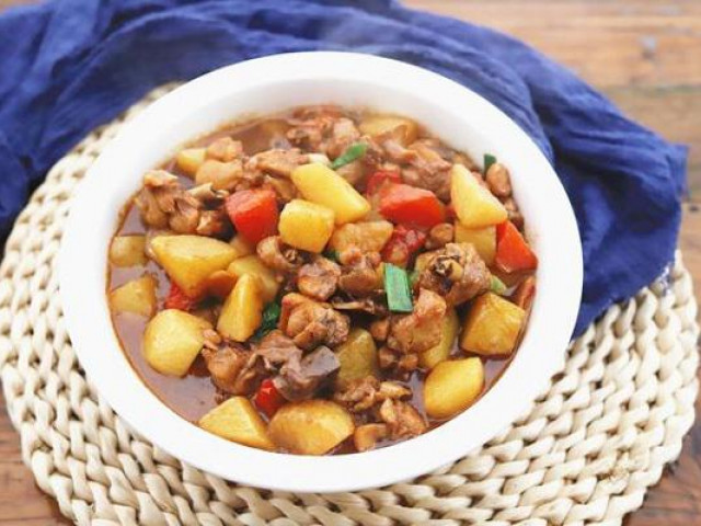 Ẩm thực - Thịt gà chỉ cần cho thêm thứ này vào om đảm bảo "ngon số 1"