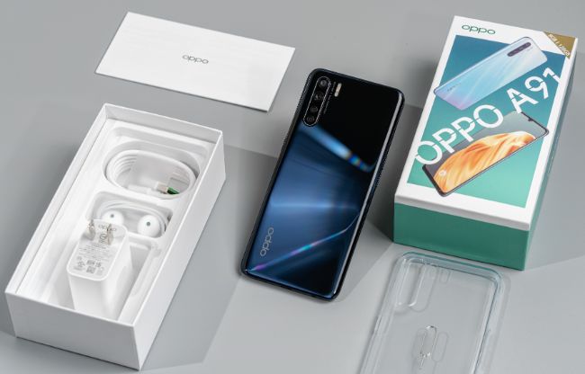 Hệ thống bốn camera được đặt ở mặt sau Oppo A91 bao gồm camera chính 48 MP, camera góc rộng kiêm macro 8 MP, cùng hai camera phụ độ phân giải 2 MP.