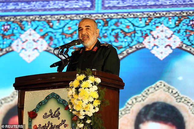 Tư lệnh Vệ binh Cách mạng Iran, thiếu tướng Hossein Salami.