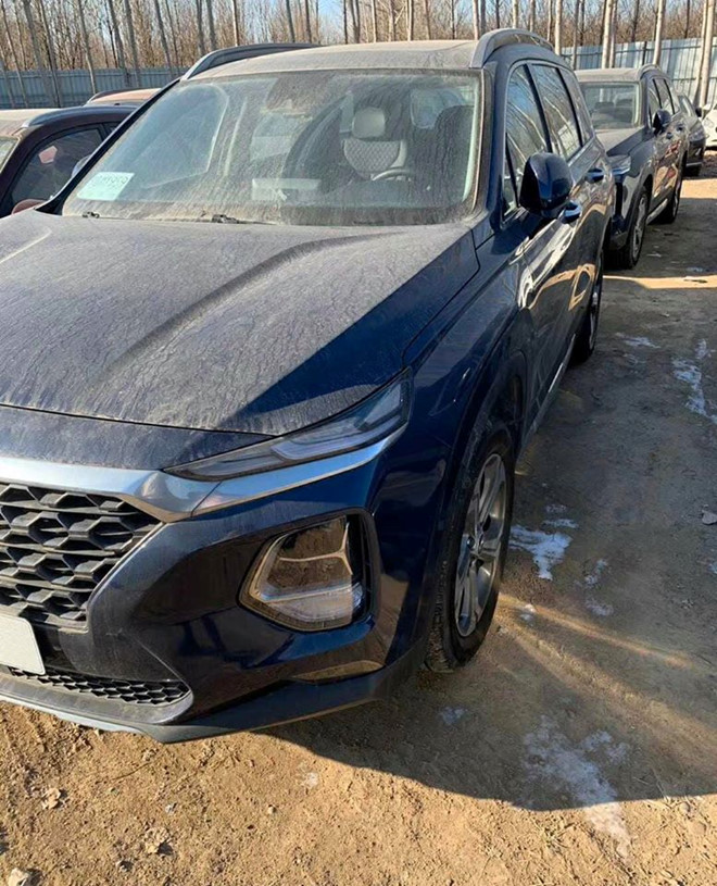 Xót xa cảnh Hyundai SantaFe mới phủ bụi giữa tâm dịch Vũ Hán - 2