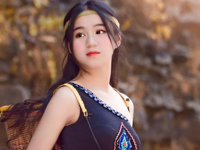 Bạn trẻ - Cuộc sống - Mặc trang phục Ê Đê, thiếu nữ Đắk Lắk gây thương nhớ với nhan sắc nổi bật