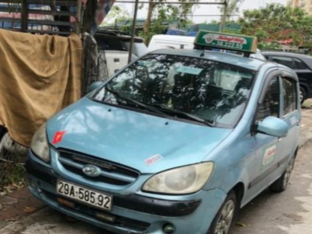 Pháp luật - Vụ thi thể người đàn ông loã thể trên đường phố: Tạm giữ một tài xế taxi