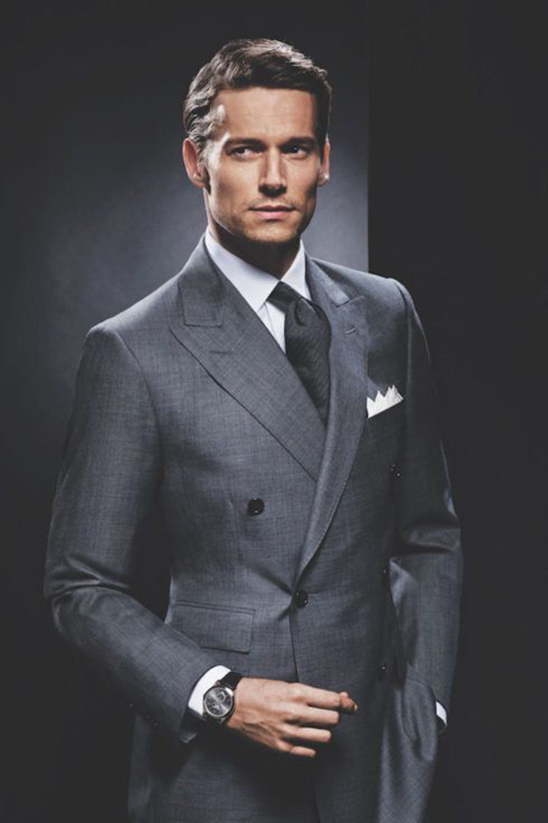 Một bộ suit chất lượng sẽ thể hiện được đẳng cấp của một quý ông