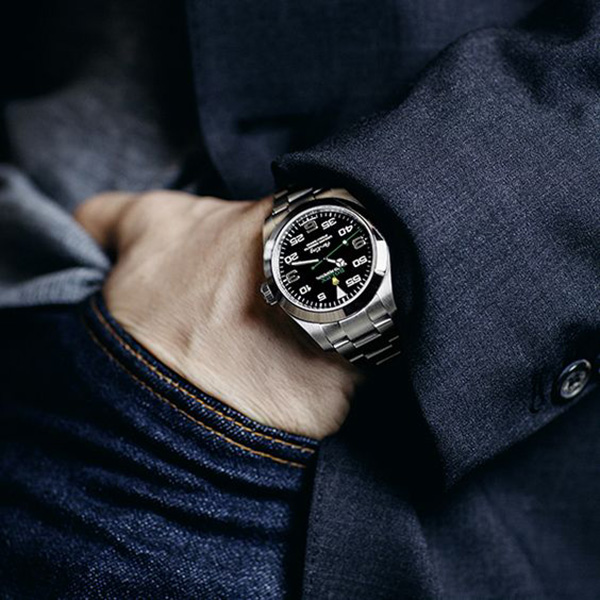 Đồng hồ trở thành phụ kiện quen thuộc không thể thiếu của các quý ông hiện đại