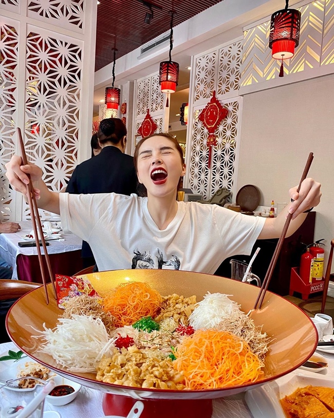 Hình ảnh tự nhiên, giản dị ngoài đời thường của Hoa hậu Việt Nam 2014.