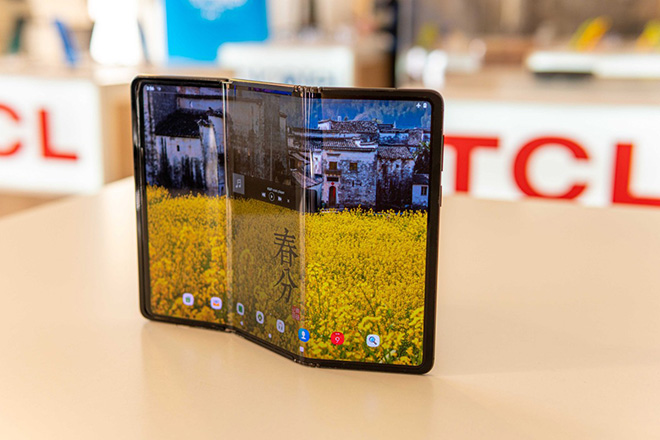 TCL phô diễn loạt điện thoại linh hoạt đẹp hơn Galaxy Fold, Z Flip - 2